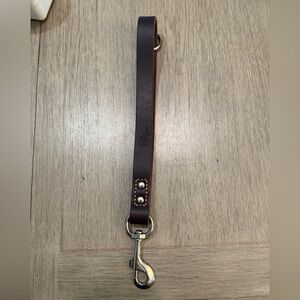 ADITYNA Short Leather traffic leash